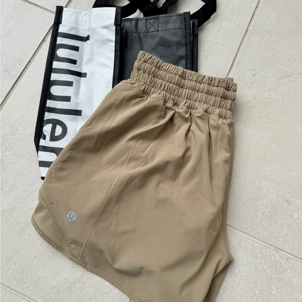 Lululemon Hottie. Hot HT Short 4” lined short Size 6